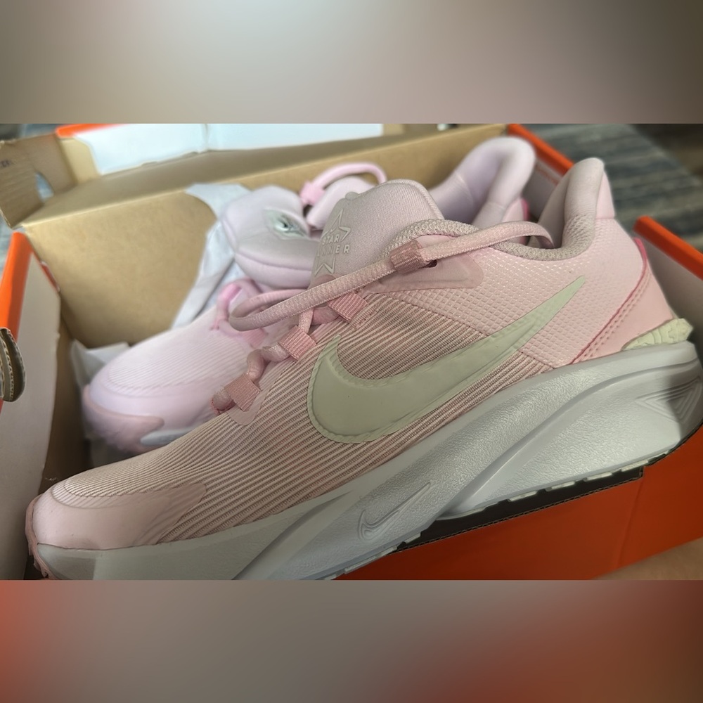 Nike Kids Sneakers in Pink and White